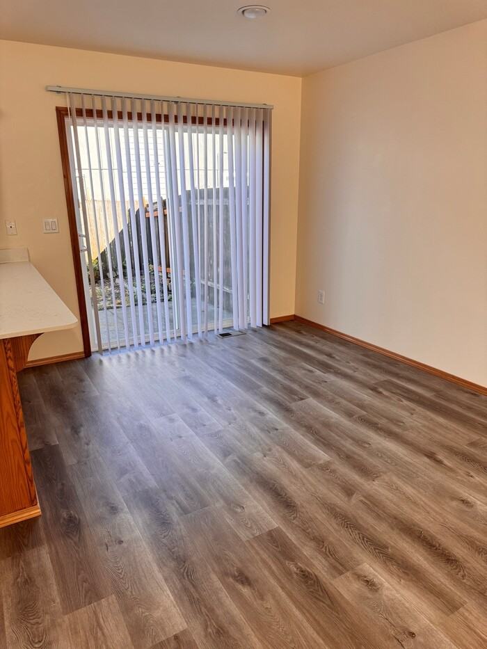 431 S Ivy St - Photo 3 of 13