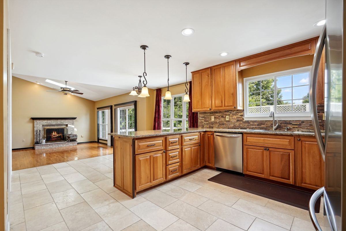 5406 Lomax Way - Photo 3 of 22