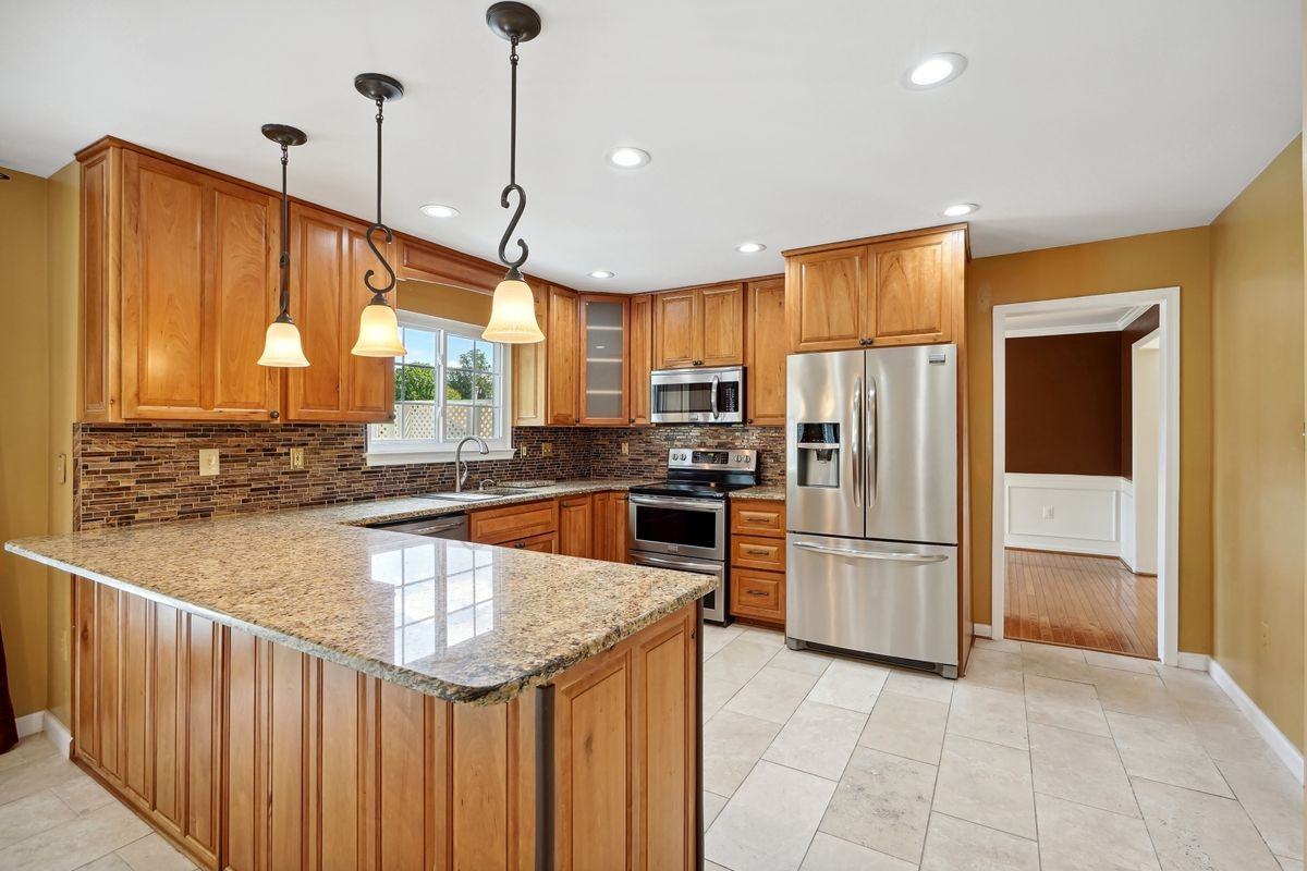 5406 Lomax Way - Photo 4 of 22