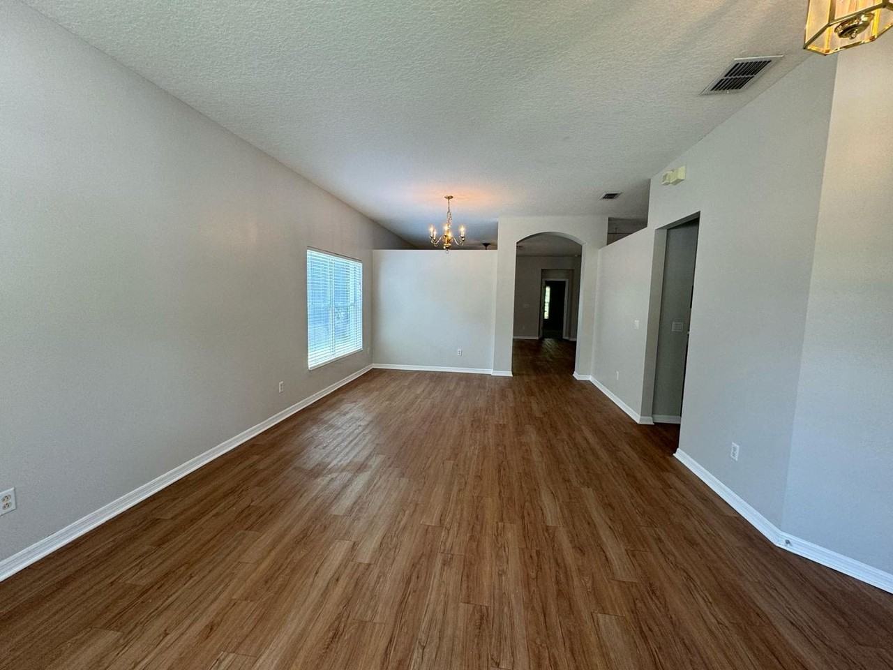 13718 Mirror Lake Dr - Photo 4 of 47