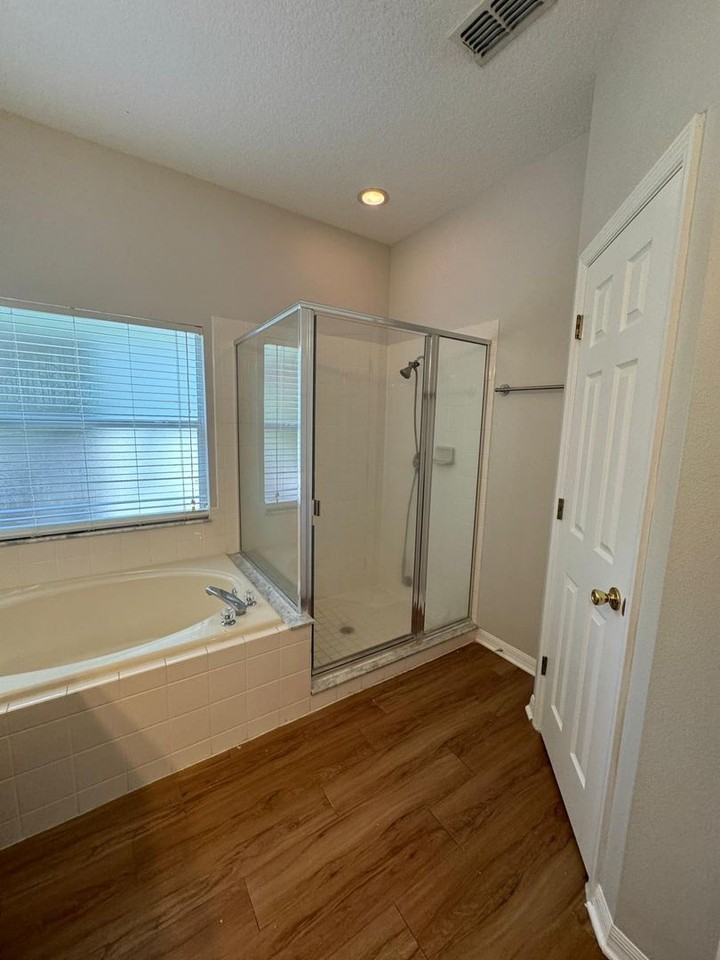 13718 Mirror Lake Dr - Photo 7 of 47