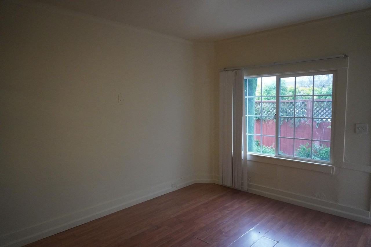 33rd Avenue, 1629 - Photo 2 of 6