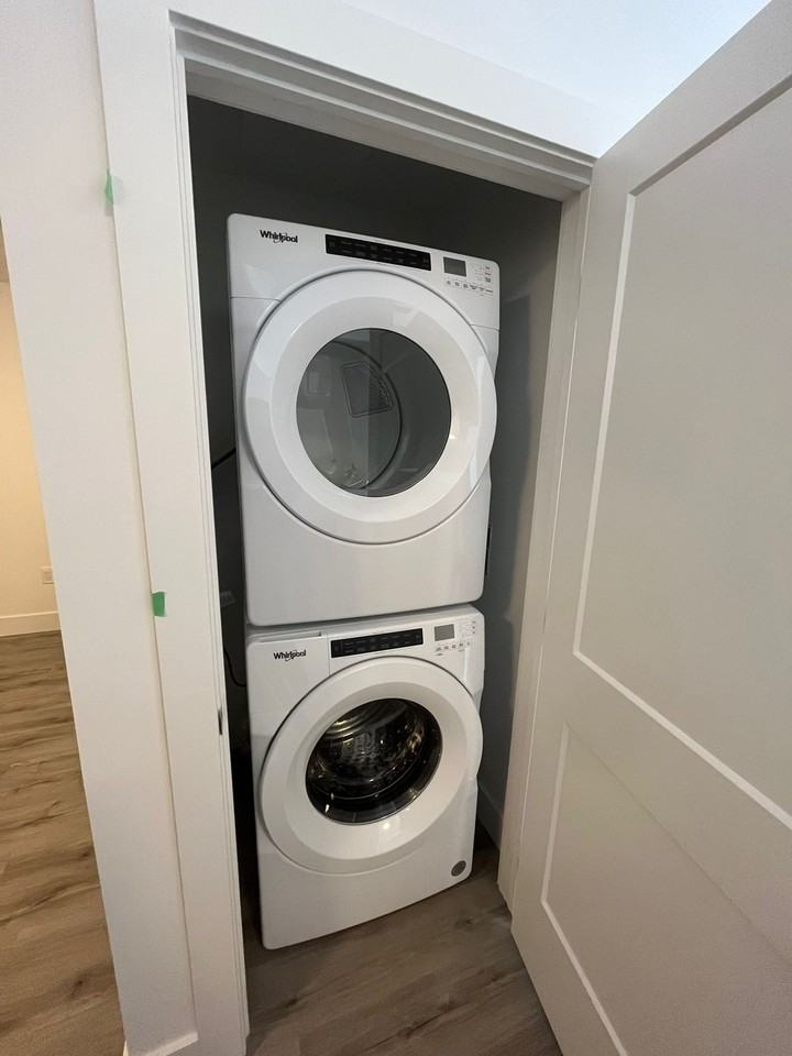 10 Harbour Street W - Photo 2 of 11