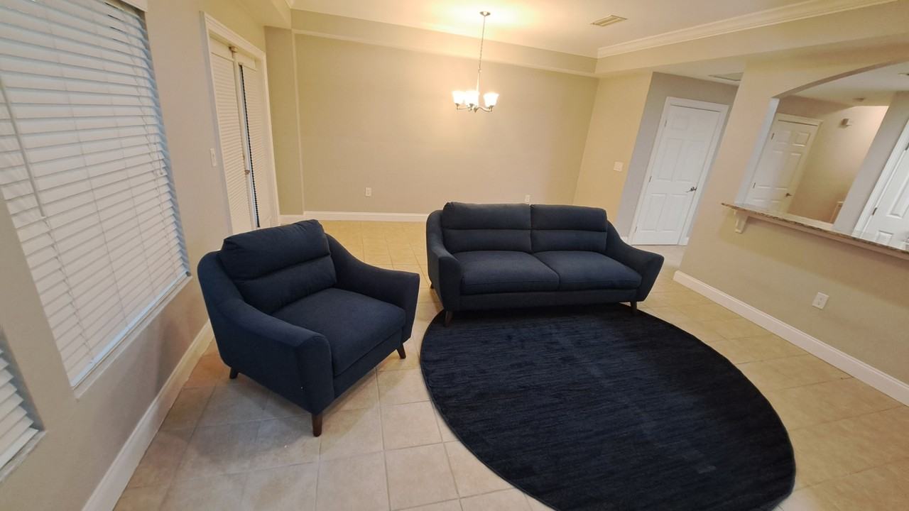 532 Nw 39th Rd - Photo 4 of 13