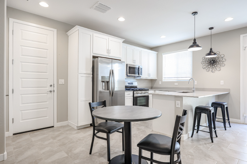 15773 W Kendall St - Photo 4 of 17