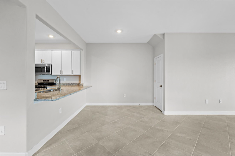 15043 Sunny Day Dr - Photo 3 of 20