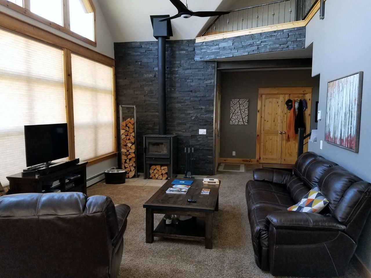 231 Lagoon Ln - Photo 2 of 7