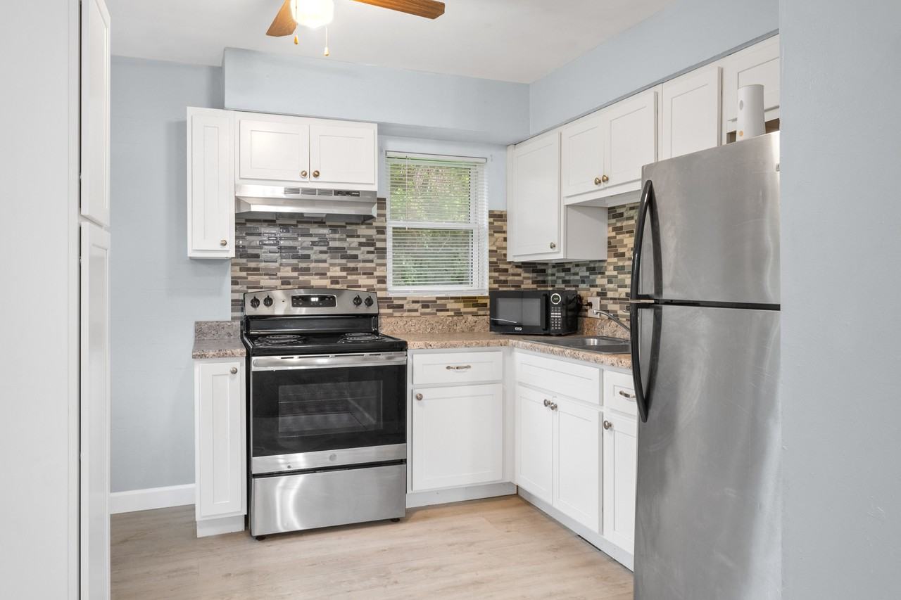 1 Cameron Dr #B - Photo 7 of 15