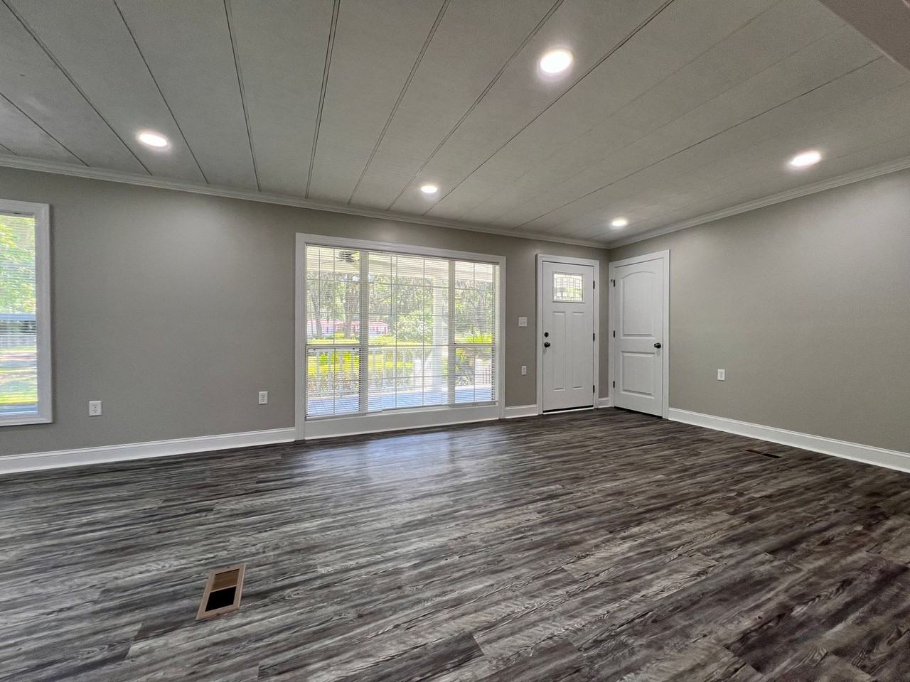 2152 Limerick Rd - Photo 2 of 50