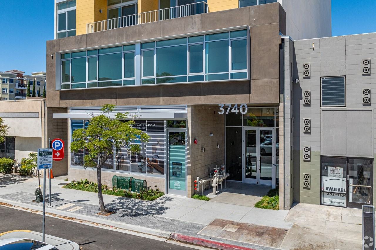 Uptown Loft - Photo 3 of 38