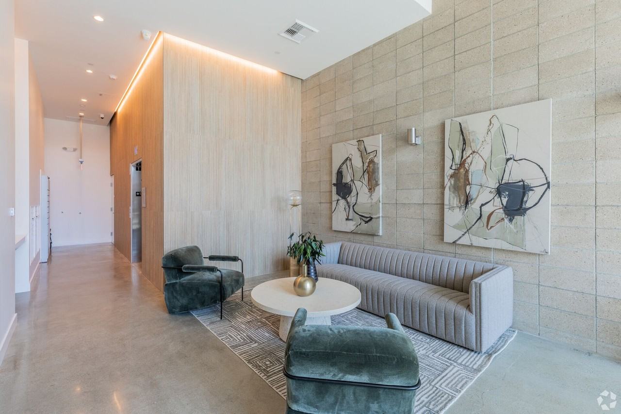 Uptown Loft - Photo 5 of 38