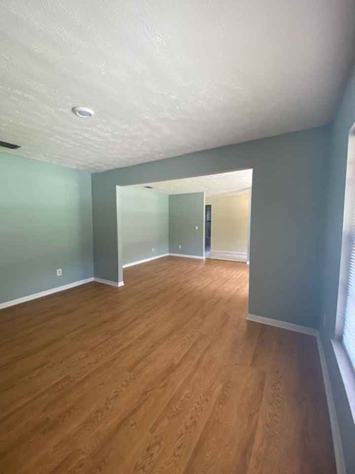 1517 Loretta Ct - Photo 2 of 15