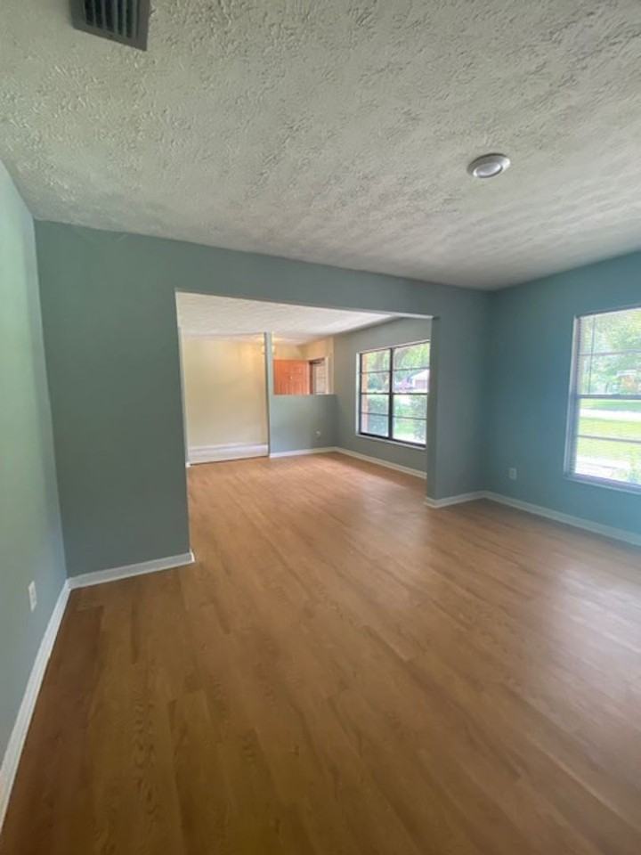 1517 Loretta Ct - Photo 3 of 15