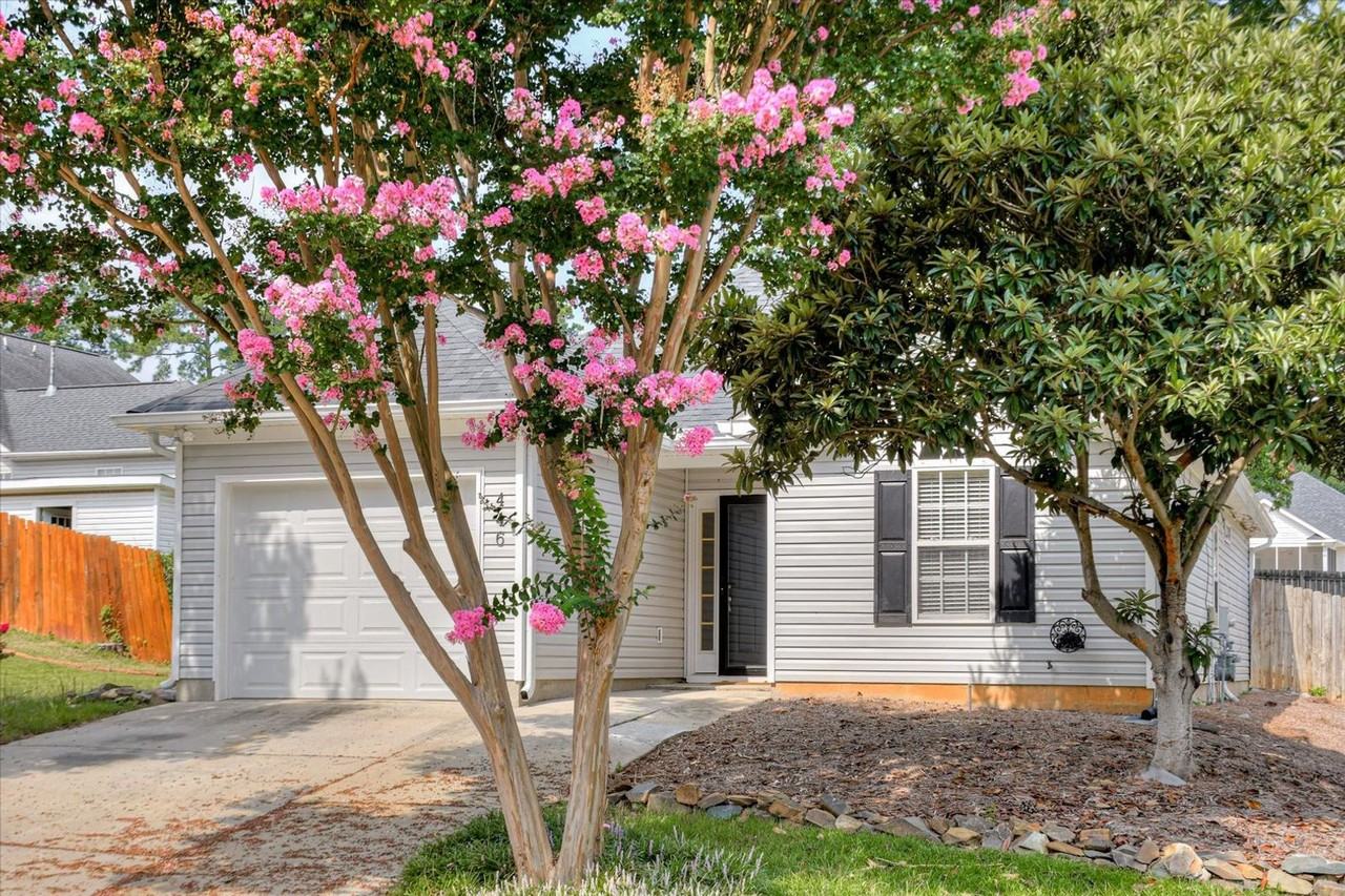 446 Connemara Trl - Photo 3 of 30