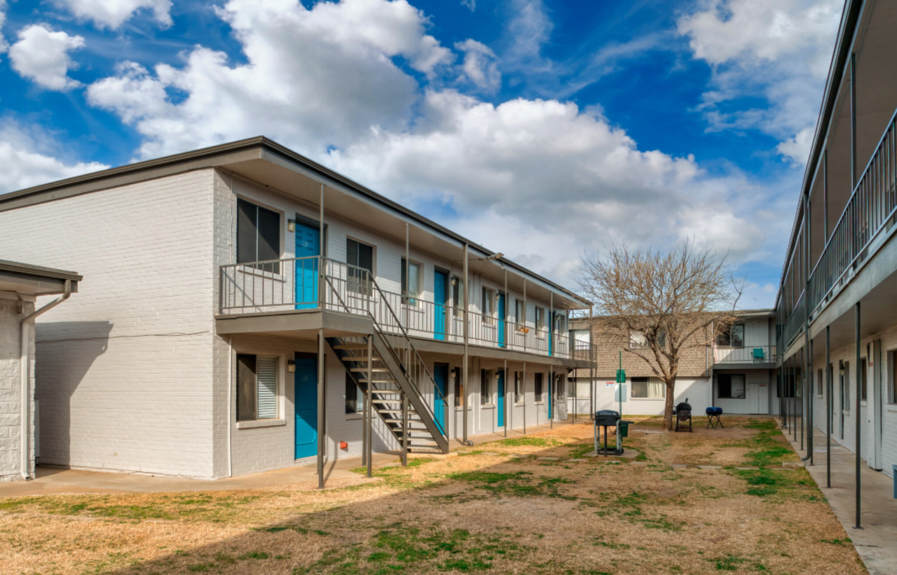 Royal Terrace: All Bills Paid! Leasing Specials! Renovated Euless Apartments, New Management! - Photo 6 of 50