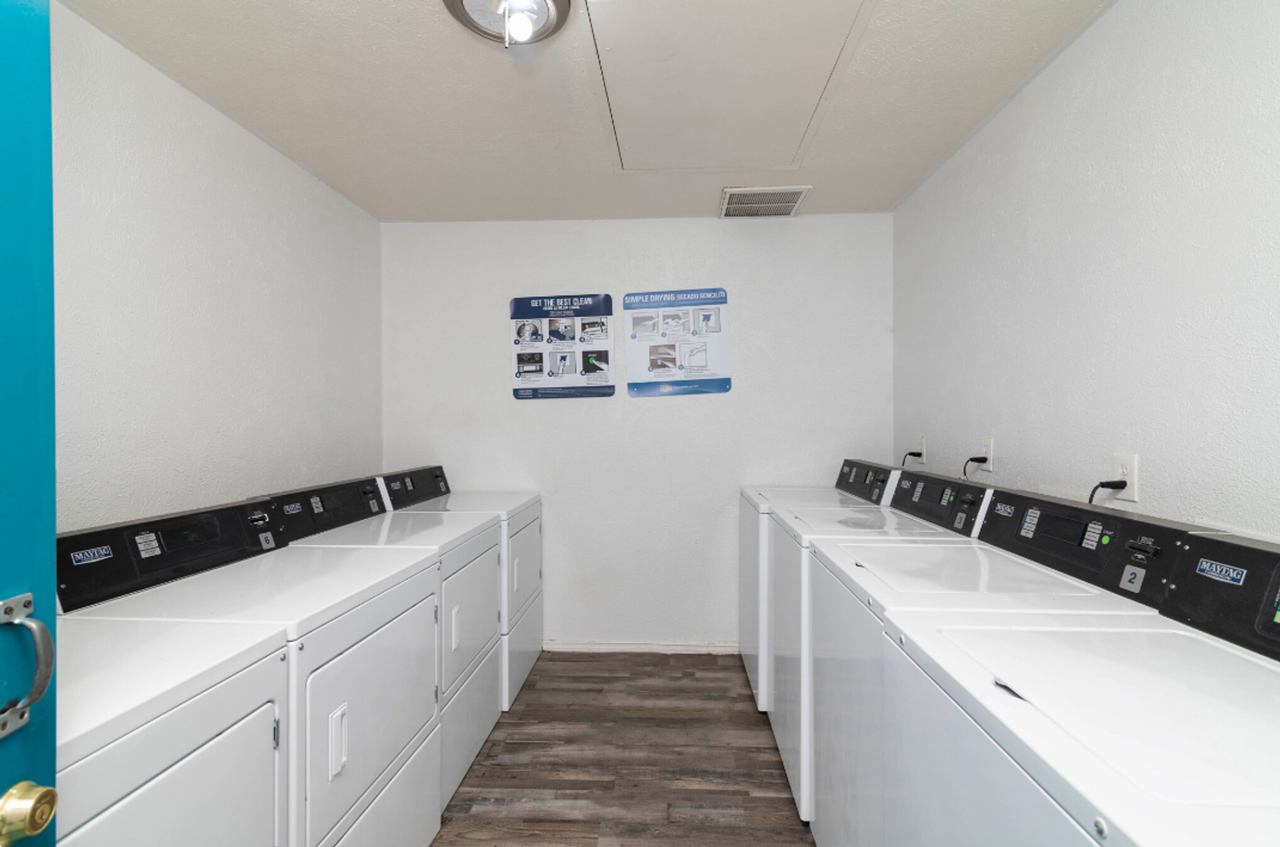 Royal Terrace: Leasing Specials! Renovated Euless Apartments, New Management! - Photo 7 of 50