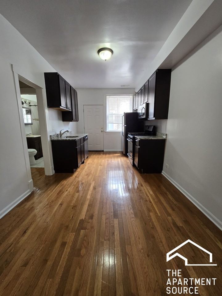 3753 W Sunnyside Ave #1 - Photo 3 of 9