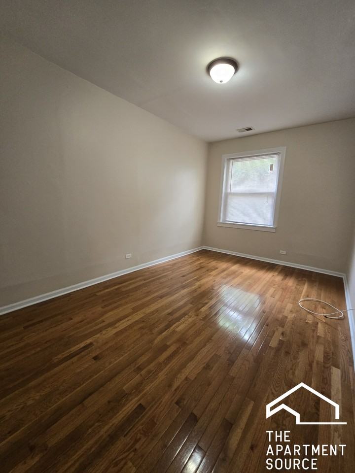 3753 W Sunnyside Ave #1 - Photo 5 of 9