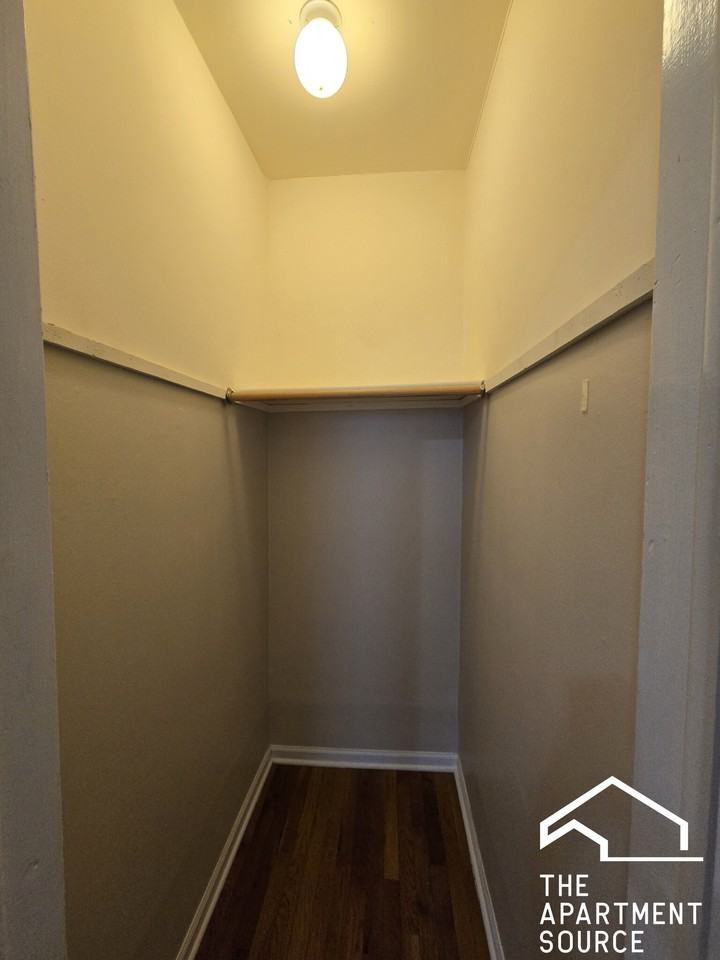 3753 W Sunnyside Ave #1 - Photo 6 of 9