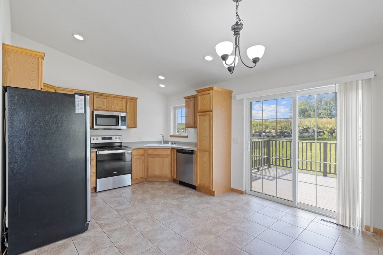 150 Community Dr - Photo 2 of 50