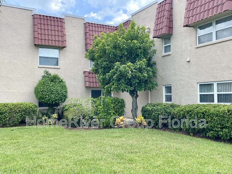 10034 64th Ave N #8 - Photo 2 of 29