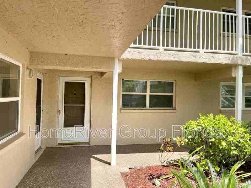 10034 64th Ave N #8 - Photo 3 of 29