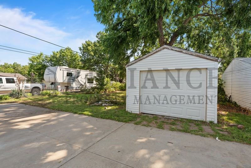 1430 S Martinson Ave - Photo 3 of 19