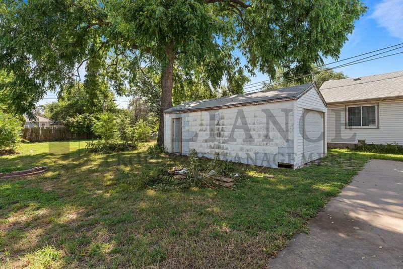 1430 S Martinson Ave - Photo 4 of 19