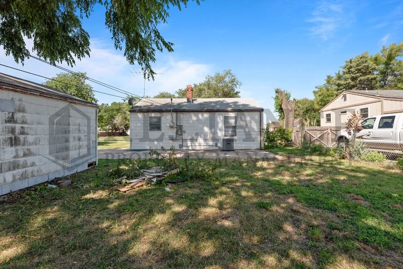 1430 S Martinson Ave - Photo 6 of 19