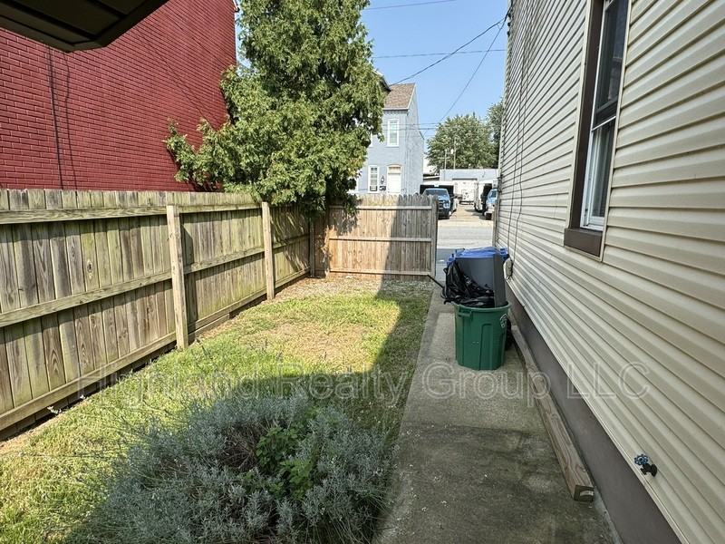 648 Plane St - Photo 3 of 20