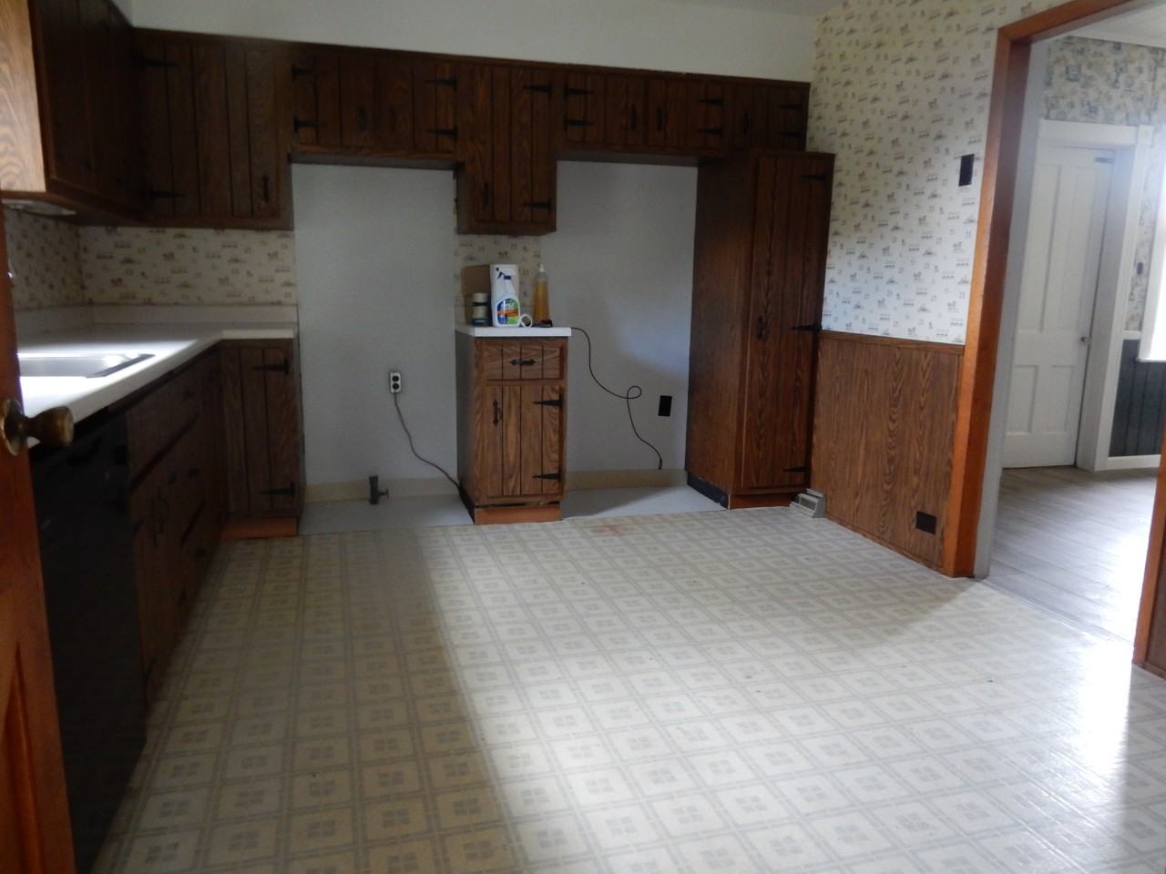 513 Leech Ave - Photo 2 of 16