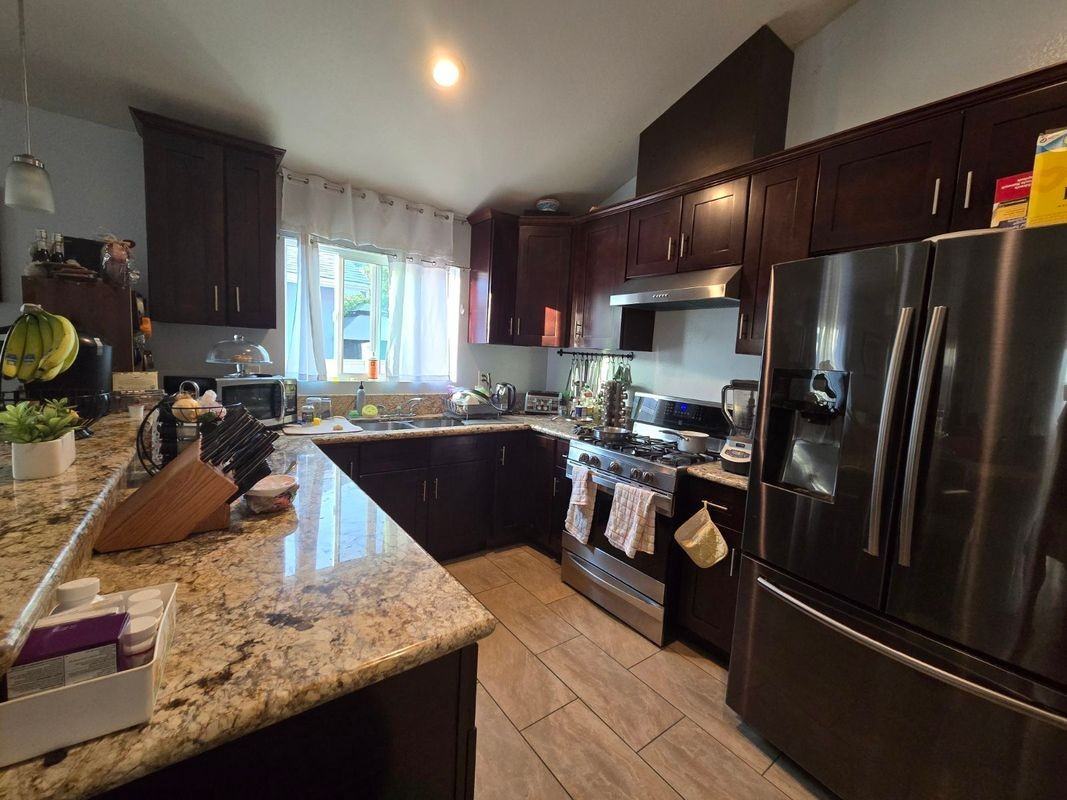 10508 S Freeman Ave - Photo 2 of 7