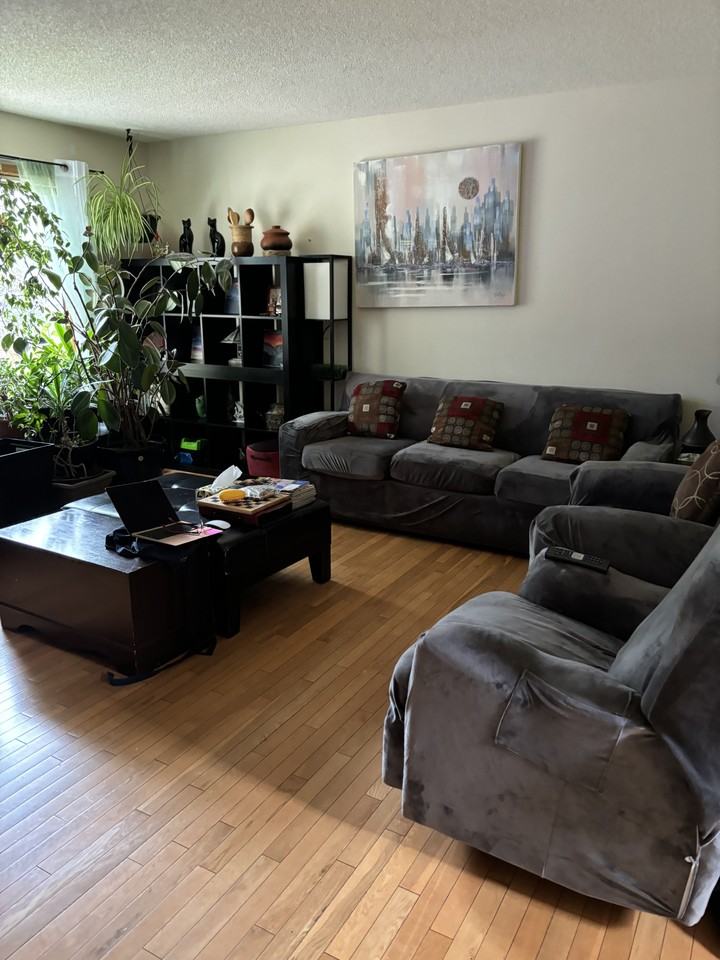 23 Somerglen Crescent Southwest - Photo 3 of 11