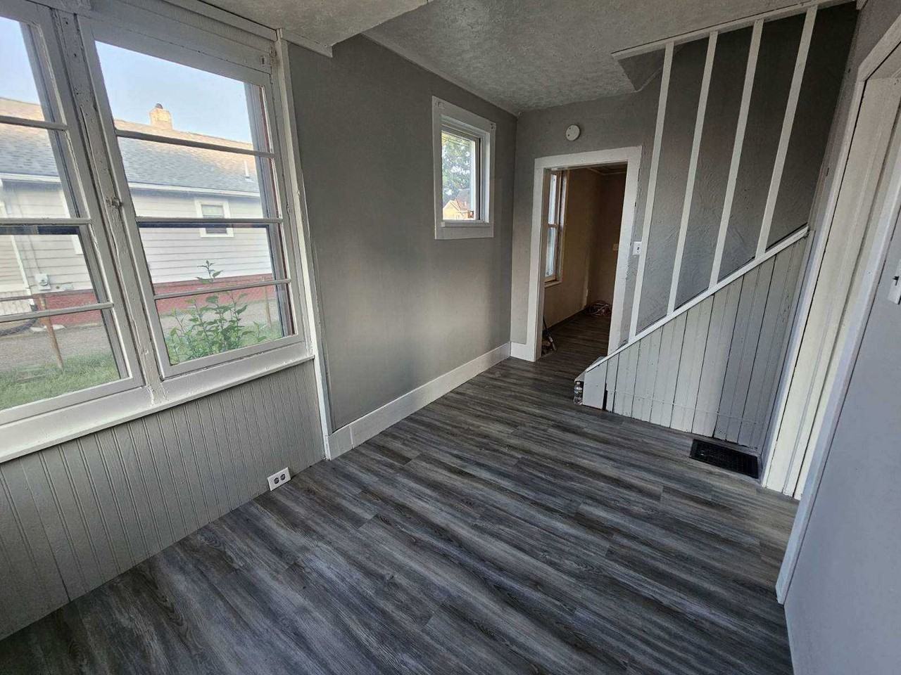 1616 Bank Pl Sw - Photo 2 of 6