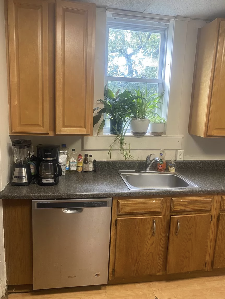 2245 Summit St #2 - Photo 4 of 17