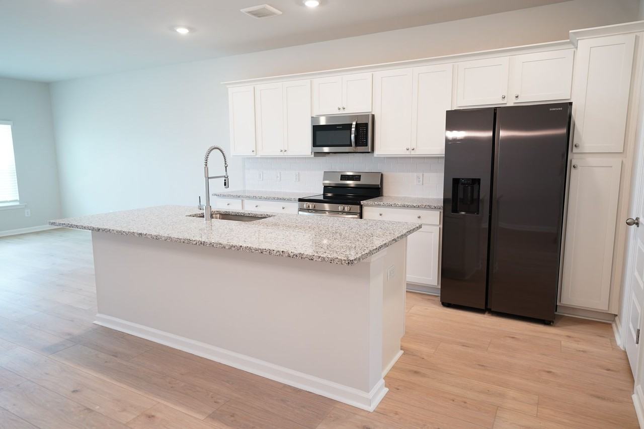 111 Saltgrass Lane - Photo 7 of 35