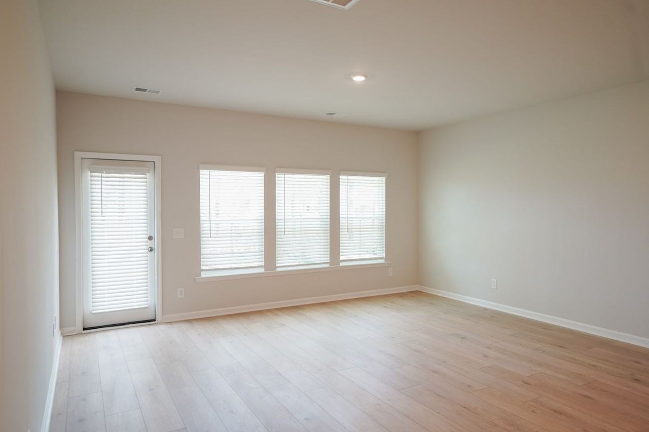 111 Saltgrass Lane - Photo 5 of 35