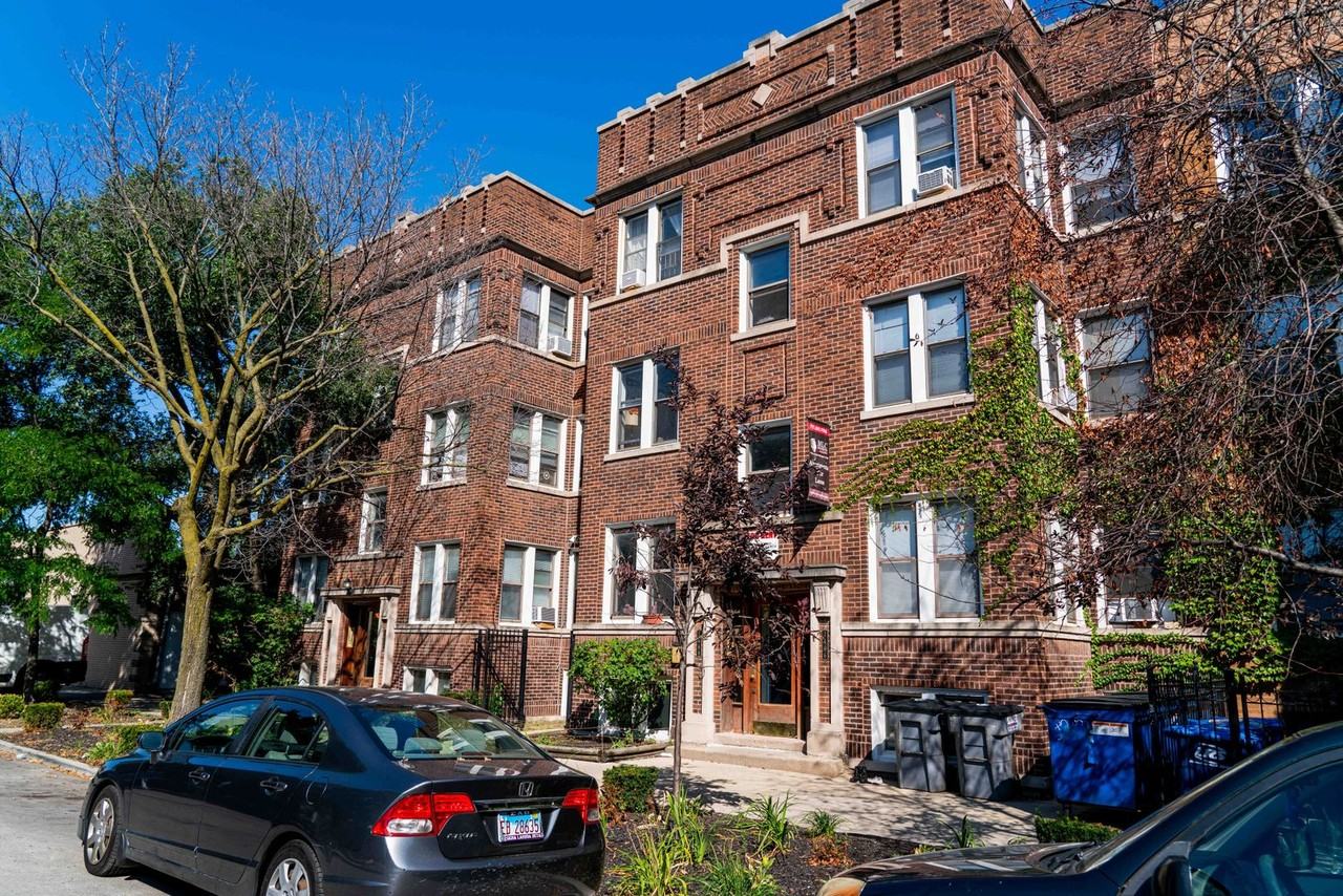 1468 W Argyle St #1R - Photo 2 of 11