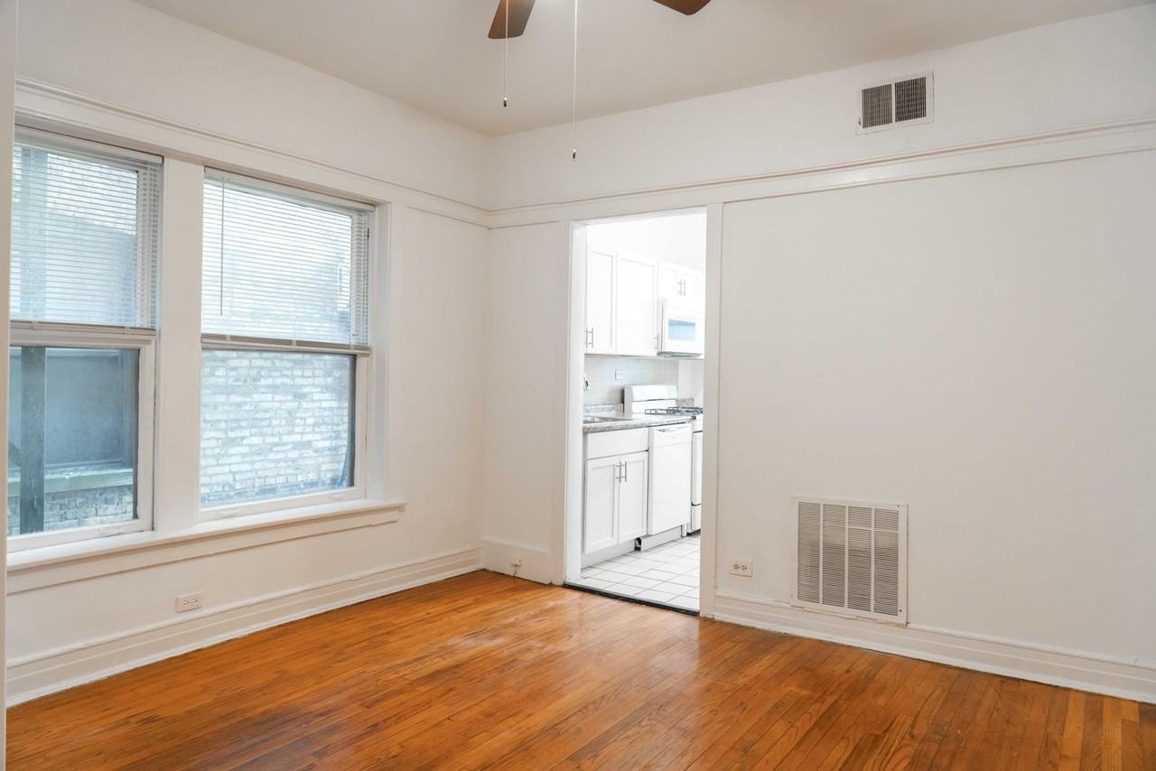 1468 W Argyle St #1R - Photo 3 of 11