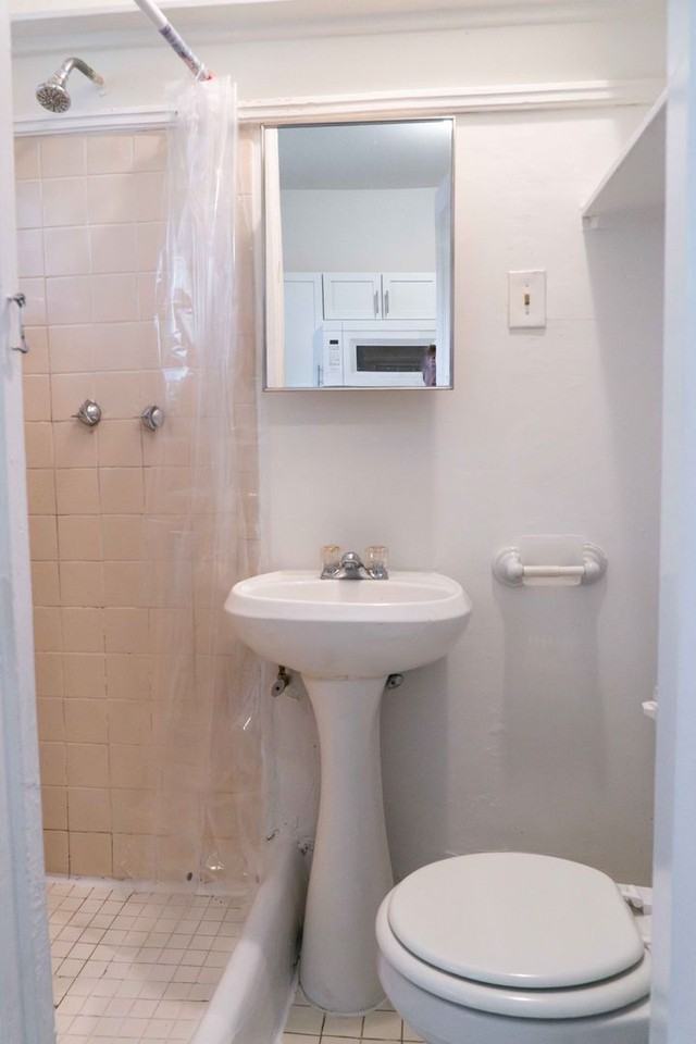 1468 W Argyle St #1R - Photo 7 of 11