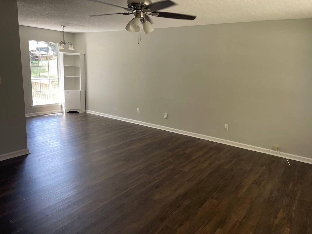 209 Dolphin Cir - Photo 3 of 13