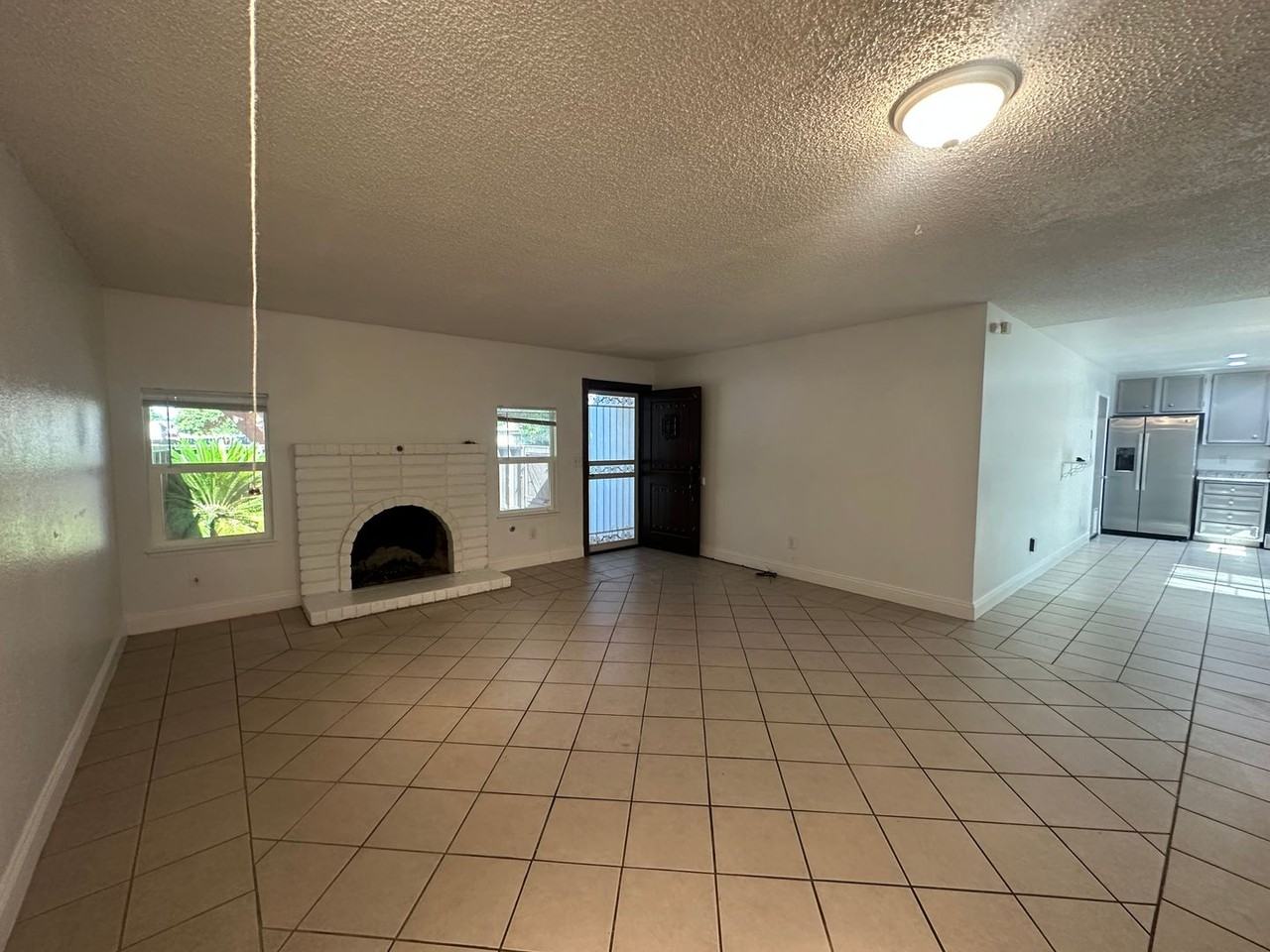 308 N Riverside Dr - Photo 2 of 20