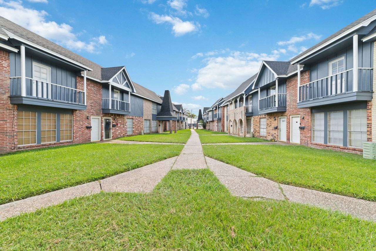 353 Audrey Lane - Photo 4 of 44