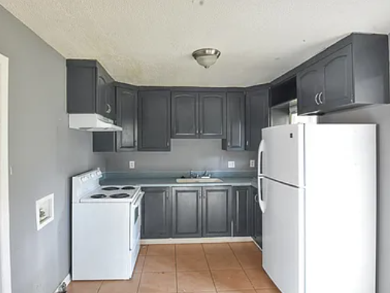 3579 Tulip Dr - Photo 2 of 5