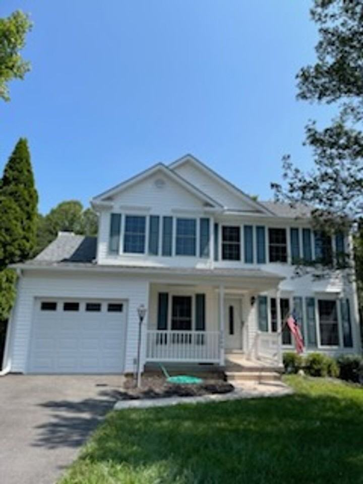 5569 Roundtree Dr - Photo 2 of 43