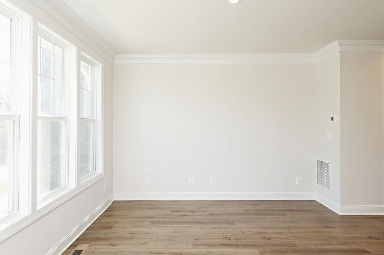 4004 Varick St - Photo 3 of 21