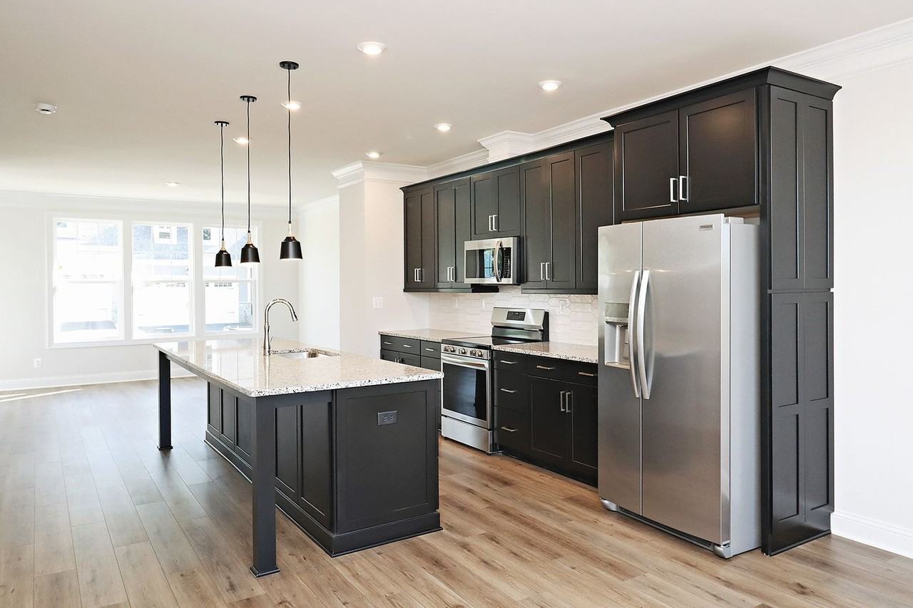 4004 Varick St - Photo 6 of 21