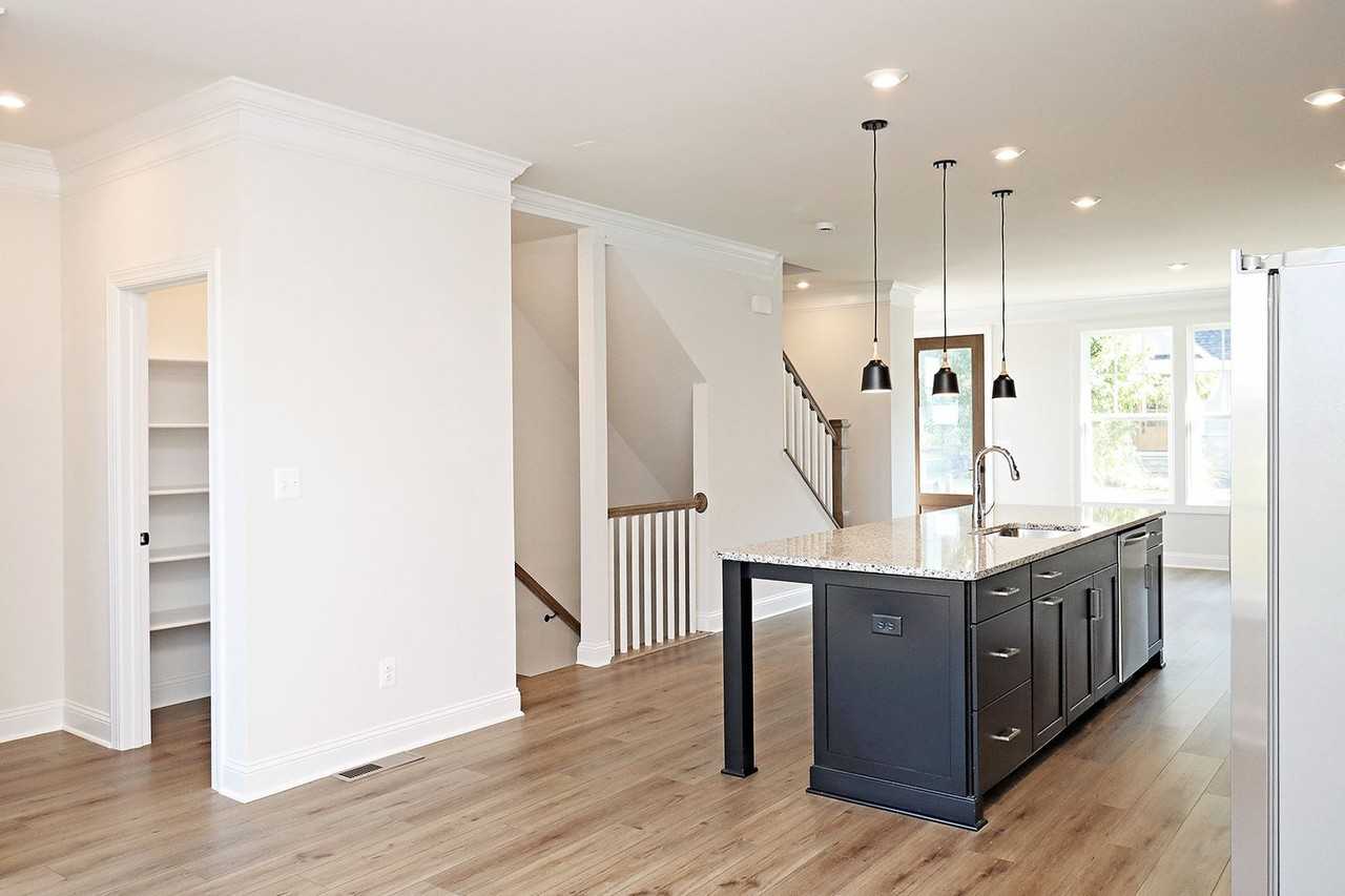 4004 Varick St - Photo 7 of 21