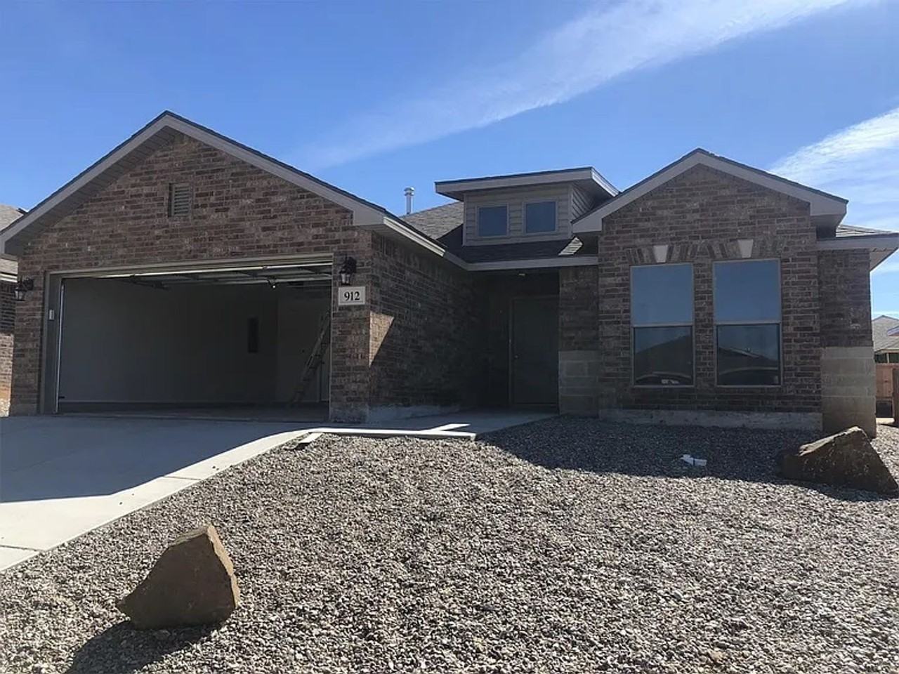 912 Yancy St - Photo 2 of 7