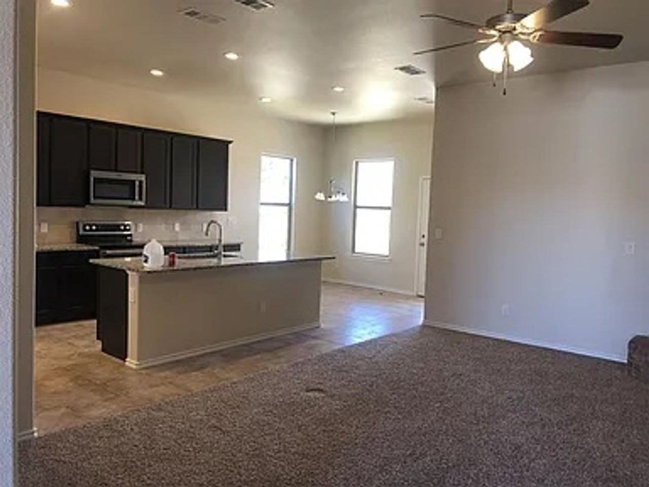 912 Yancy St - Photo 5 of 7